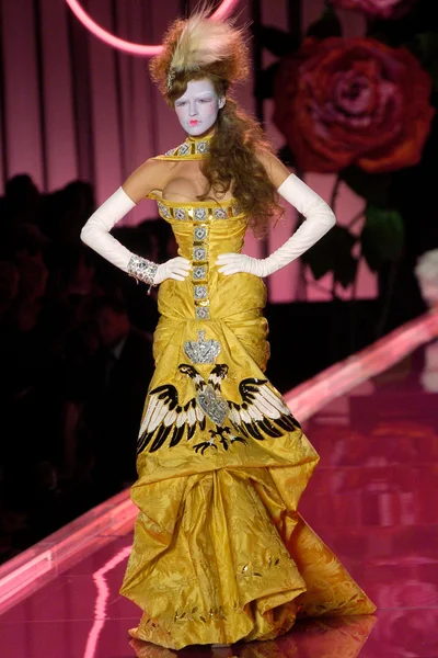 Look 11